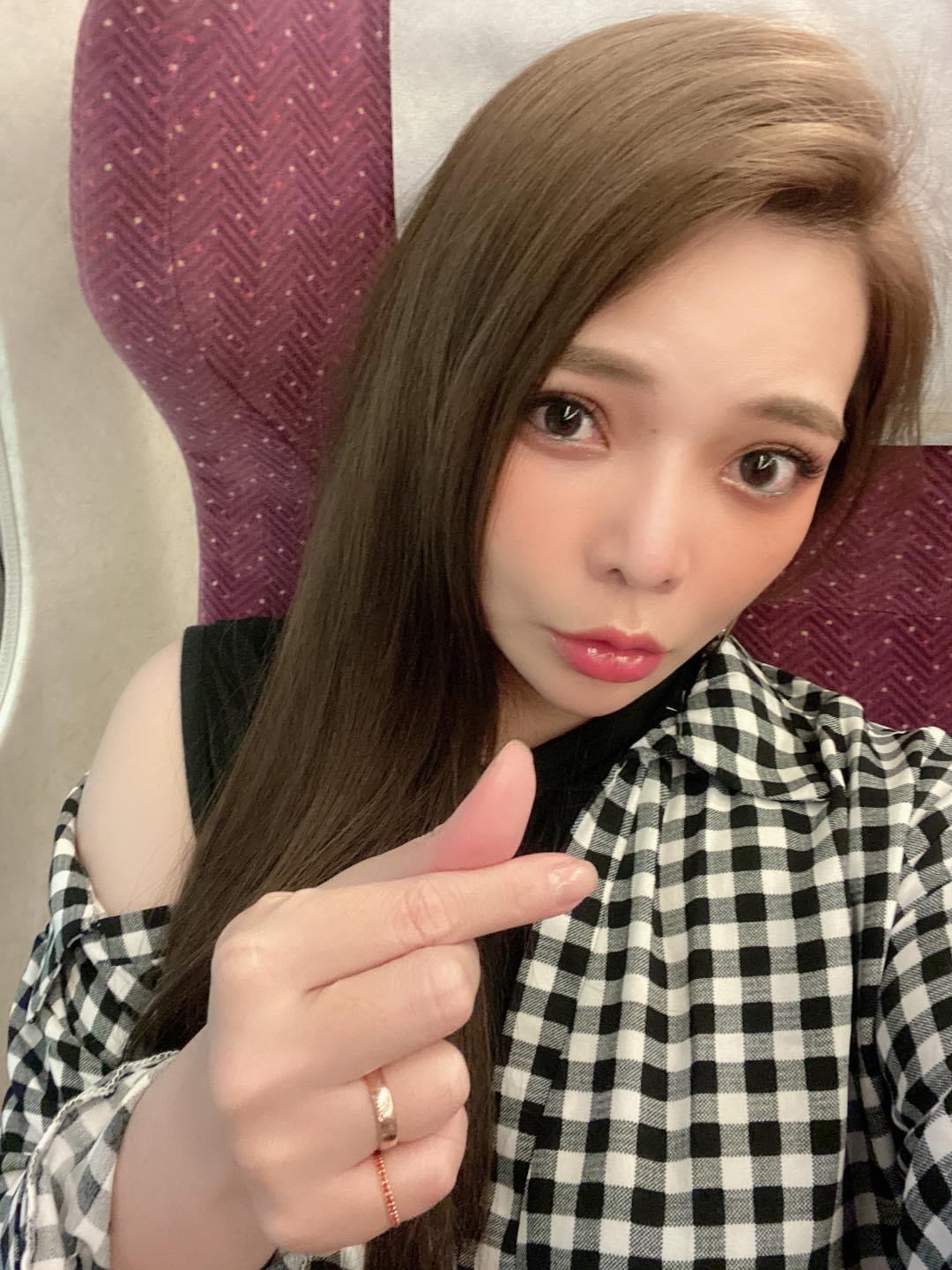 台湾女星小甜甜分手,台湾艺人小甜甜的现任男朋友是谁