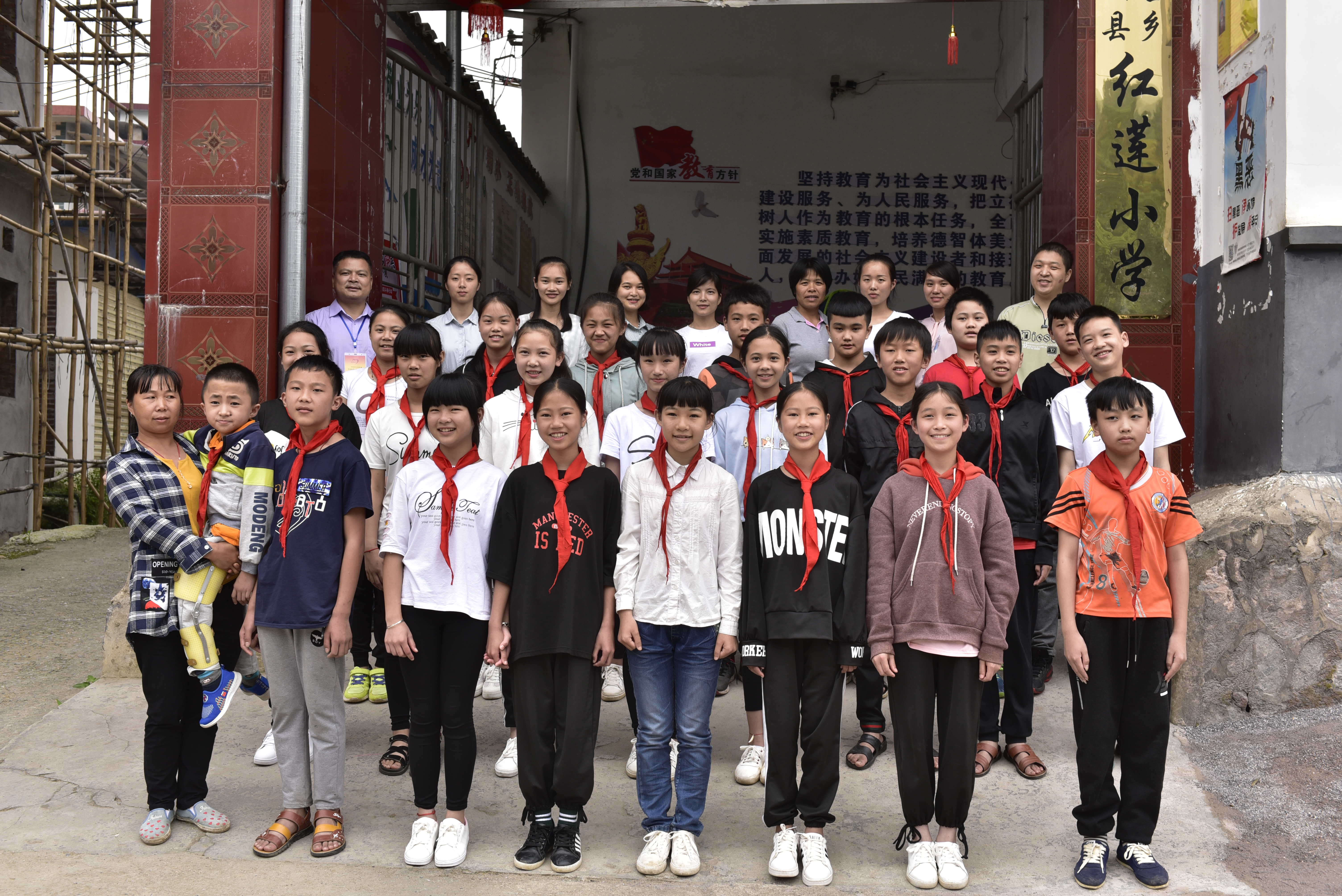 爱心企业六一儿童节慰问,爱心企业六一慰问留守儿童