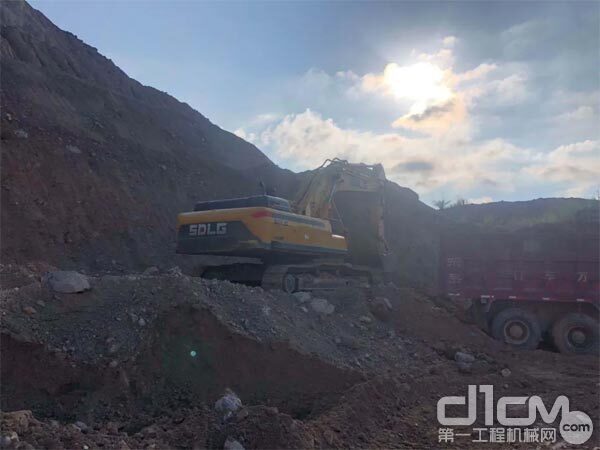 「提车报告」三十而已的他，早就开着临工挖掘机过上了理想人生