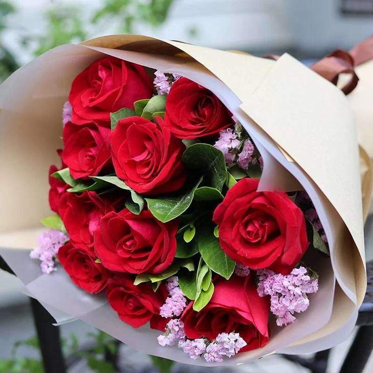 荆报鲜花坊，爱你花束，红玫瑰+栀子叶+勿忘我，78元空运全国包邮