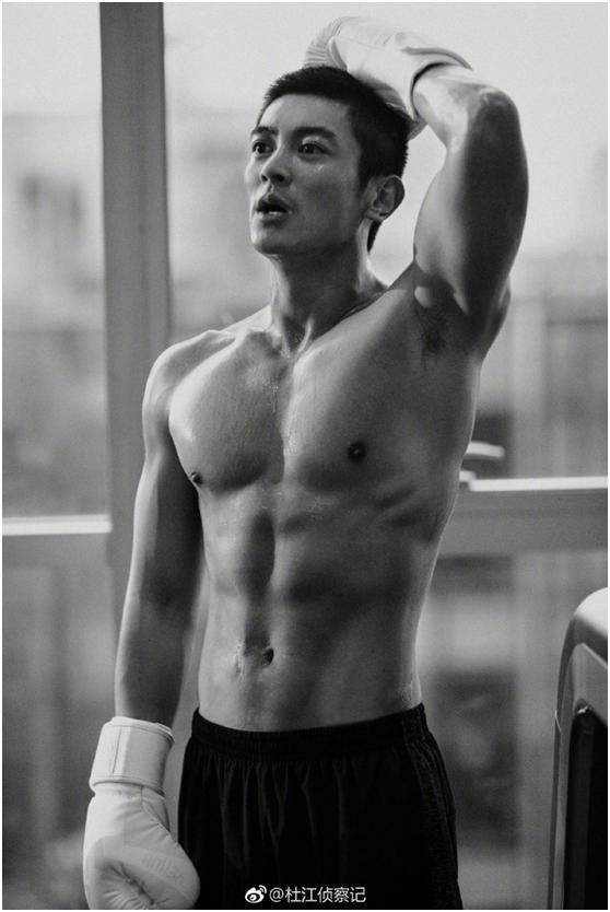 嗯哼俯卧撑,嗯哼做俯卧撑视频