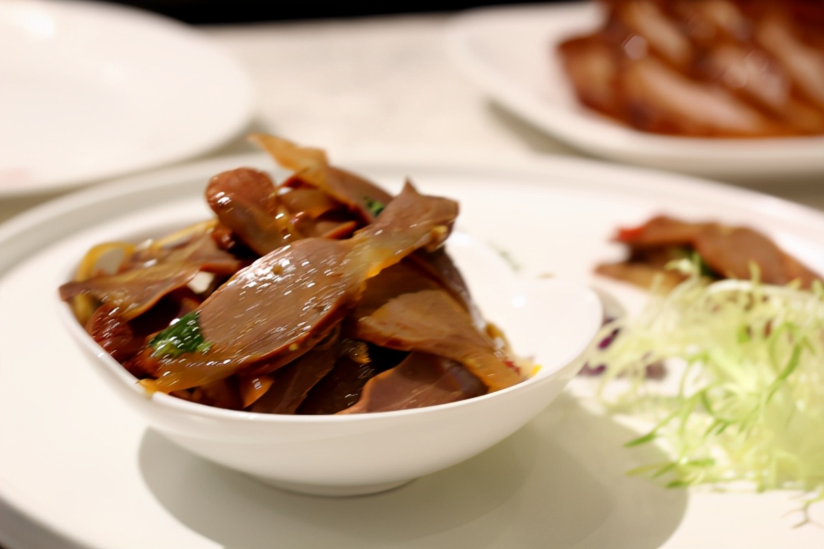 北京非遗美食跟唐鲁孙先生学吃北京烤鸭，食不厌精脍不厌细