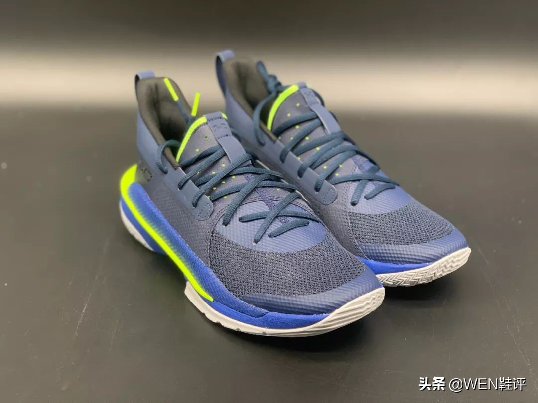 致敬粉丝！鞋面、中底再升级，库里7*开代**箱解读，你觉得如何？