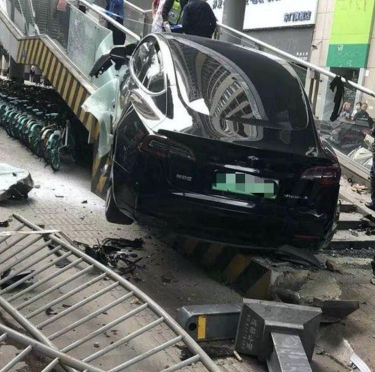 安阳特斯拉制动失灵,特斯拉汽车的刹车系统失灵概率