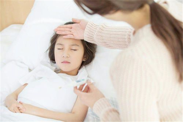 幼儿园孩子长水痘，得知后，妈妈不慌不忙做了这一件事