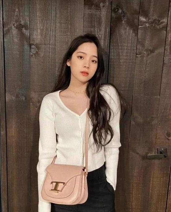 小红书上的“BM女孩”，快把我看吐了