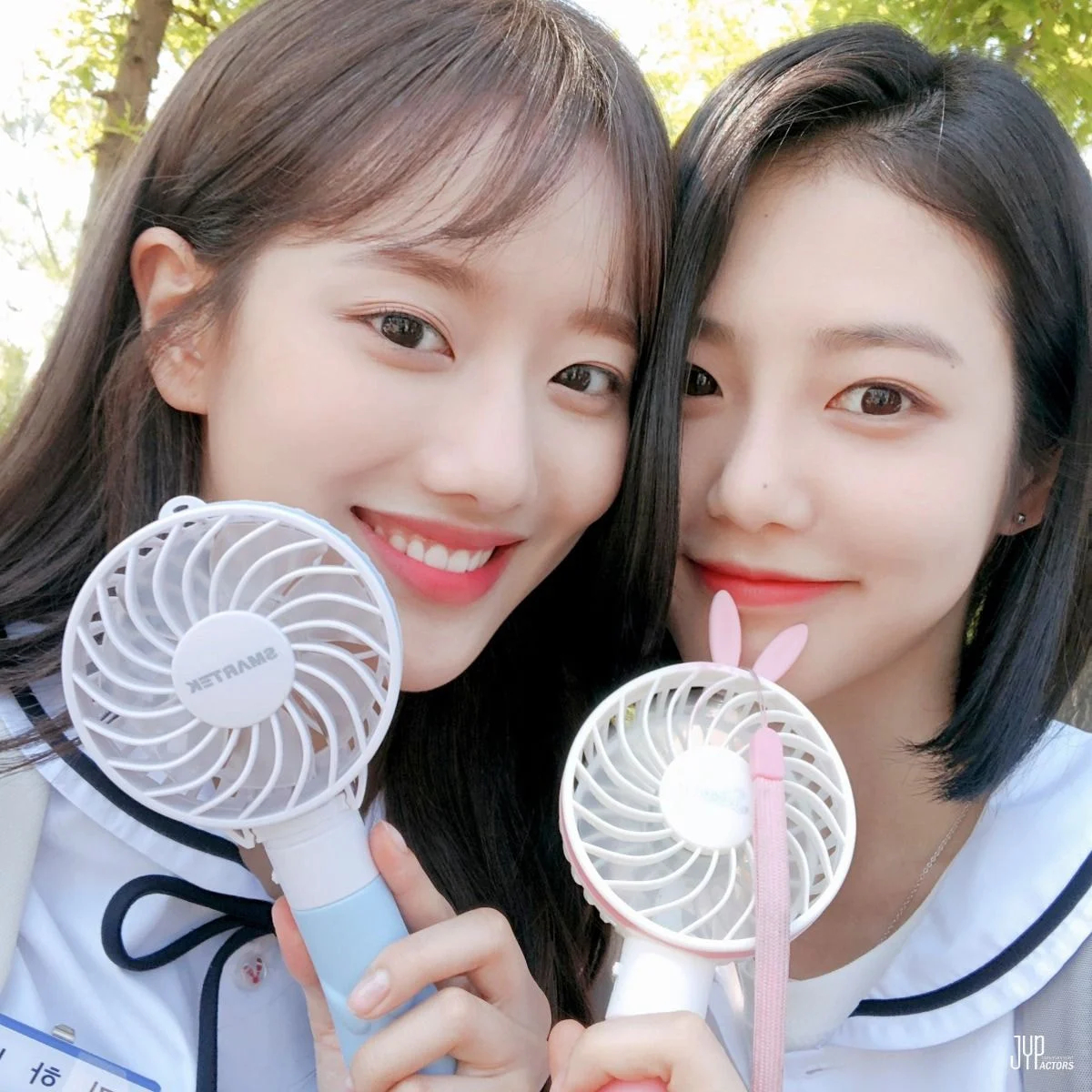 搬起石头砸自己脚韩语,韩国女团遭队长霸凌