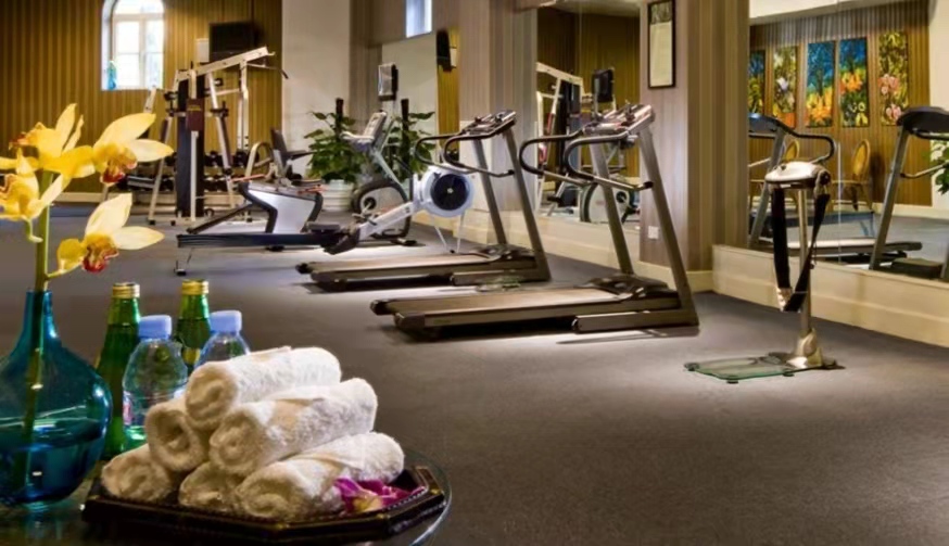 杭州有哪个酒店适合夏天度假,在杭州住哪个酒店便宜