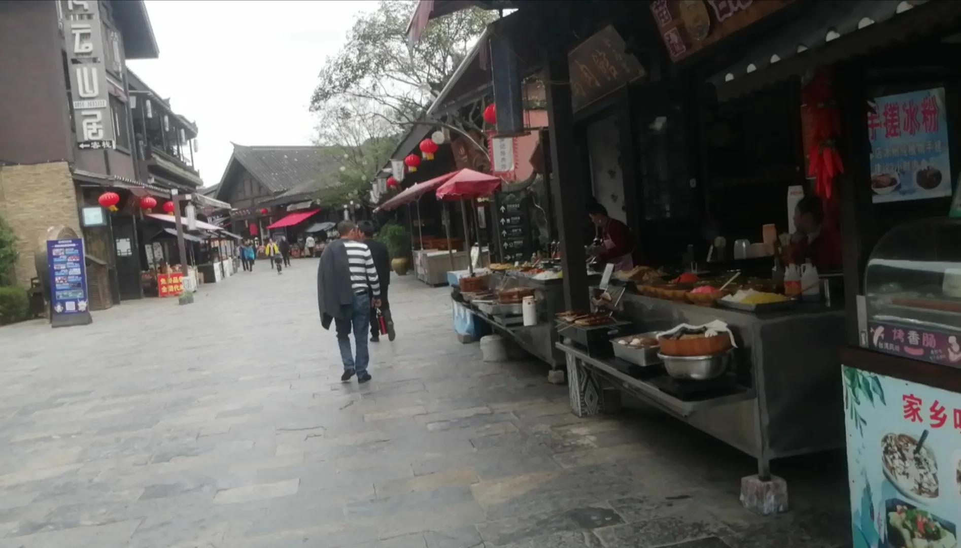 丹寨县万达小镇特色,丹寨万达小镇国家休闲街区