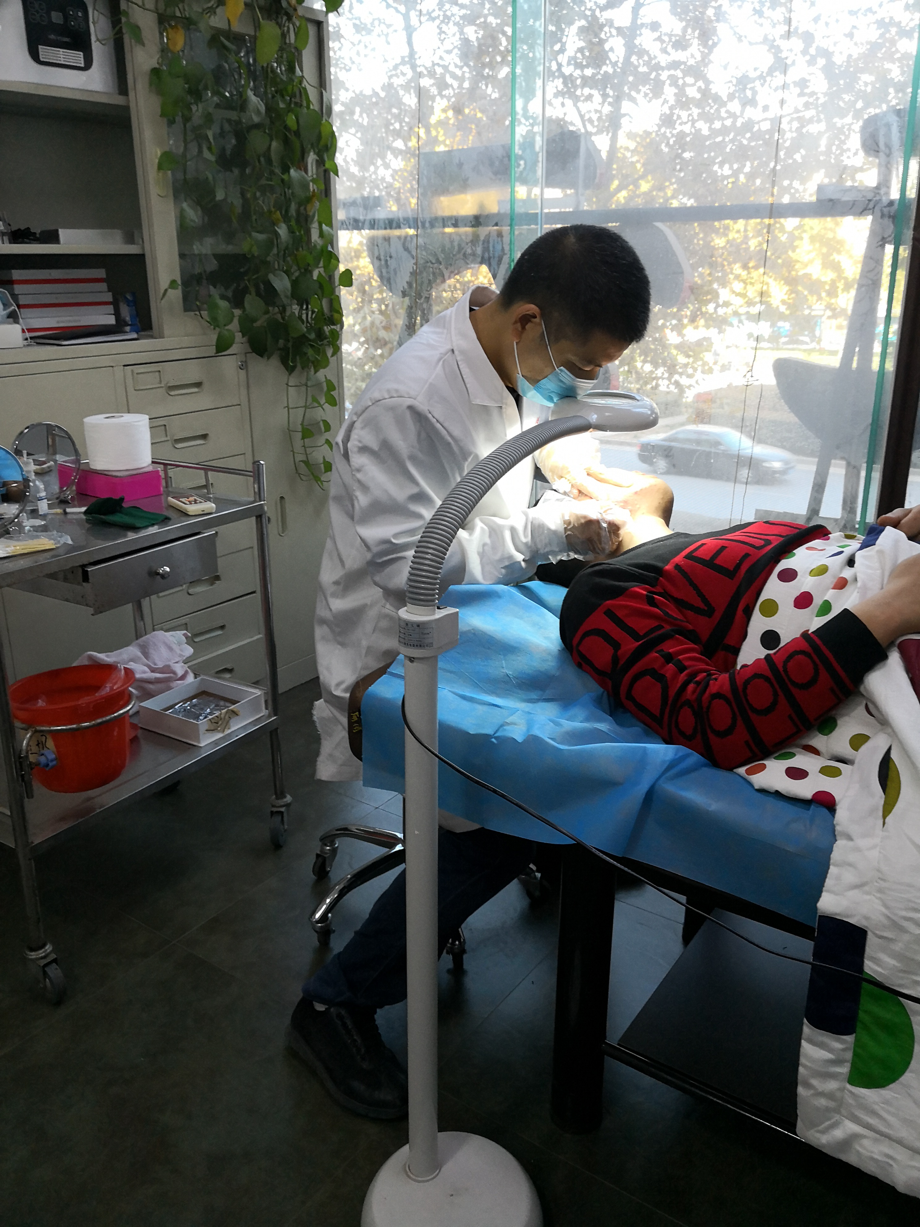 粉刺很难看，如何解决粉刺，闭口粉刺和开口粉刺有什么区别？