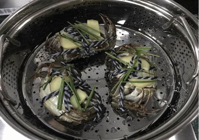 螃蟹怎么清洗家常做法,螃蟹一般蒸多少分钟冷蒸还是热蒸