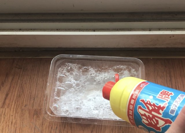 家政清洁常用玻璃清洁剂,家政公司用什么清洁剂洗玻璃