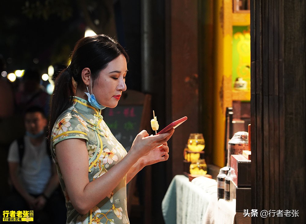 300年历史的宽窄巷子，外地游客必打卡，“老成都”却很少去