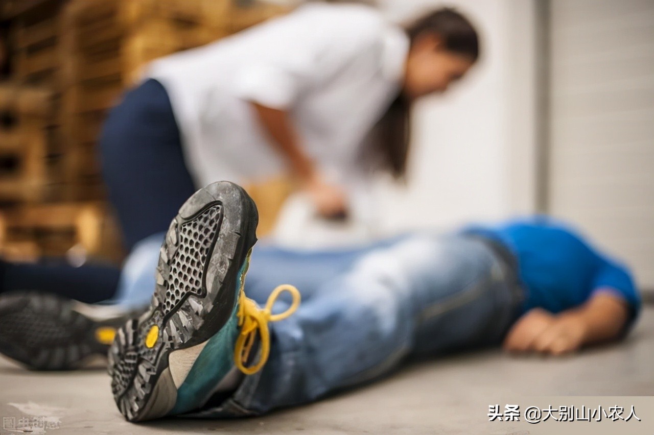 真•全村吃饭蛇：性格温顺但毒素却能深入骨髓，就是被咬后要睡觉