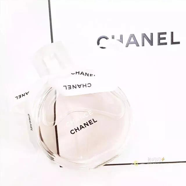 适合20岁女生的巴宝莉香水有哪些 (香奈儿邂逅香水哪个适合20岁女生)