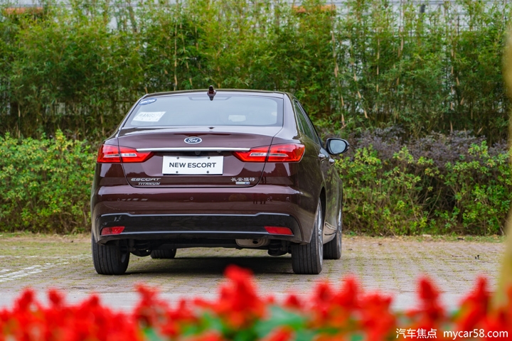 新手家用车选择福特福克斯怎么样,福特入门轿车