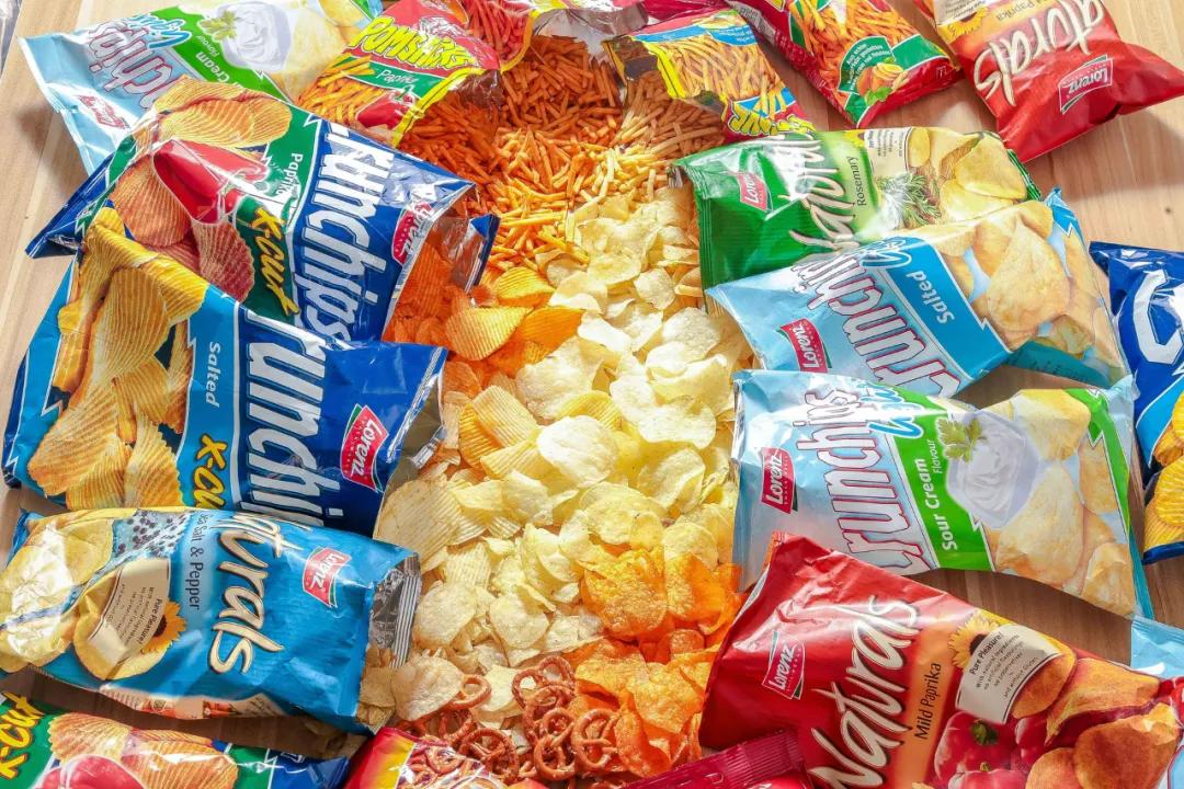 小孩爱吃的膨化食品,膨化食品宝宝都不能吃吗