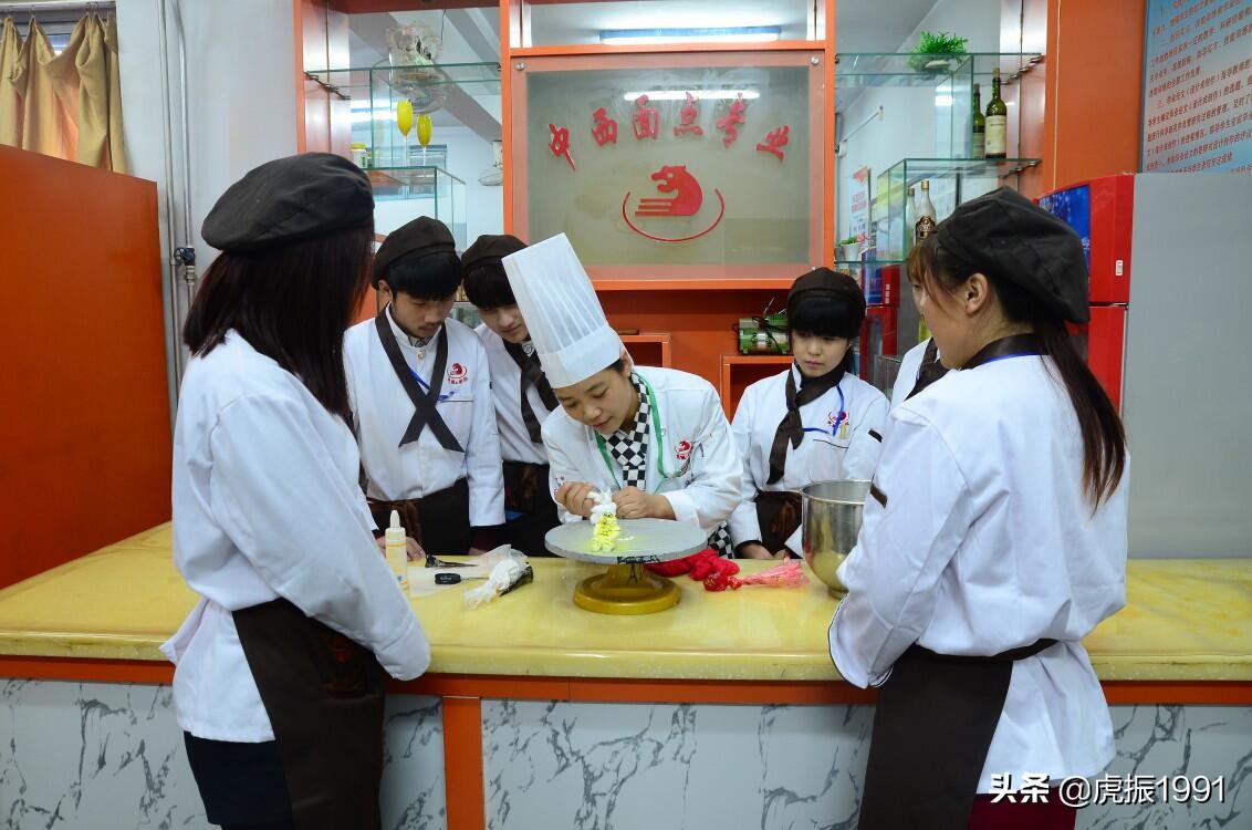 学厨师的好处和坏处,学厨师到哪里学比较好点