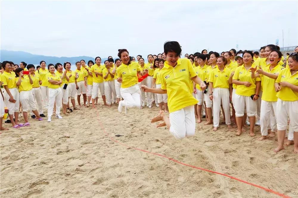 巨邦快乐集结号丨看见了，其中一艘游艇上，是我们的船长大舅哥