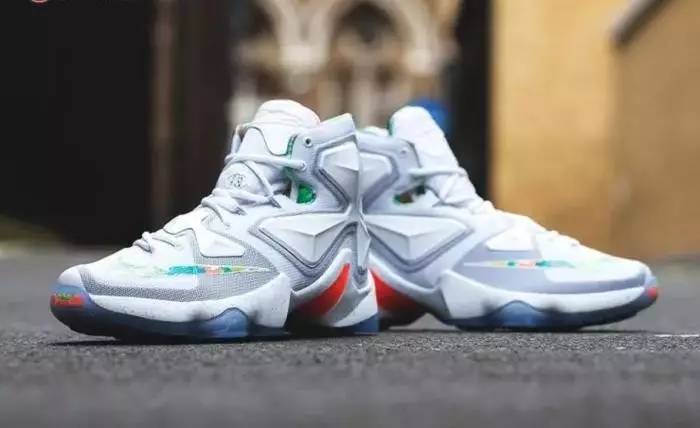 詹姆斯19代翻新,詹姆斯20代配色曝光