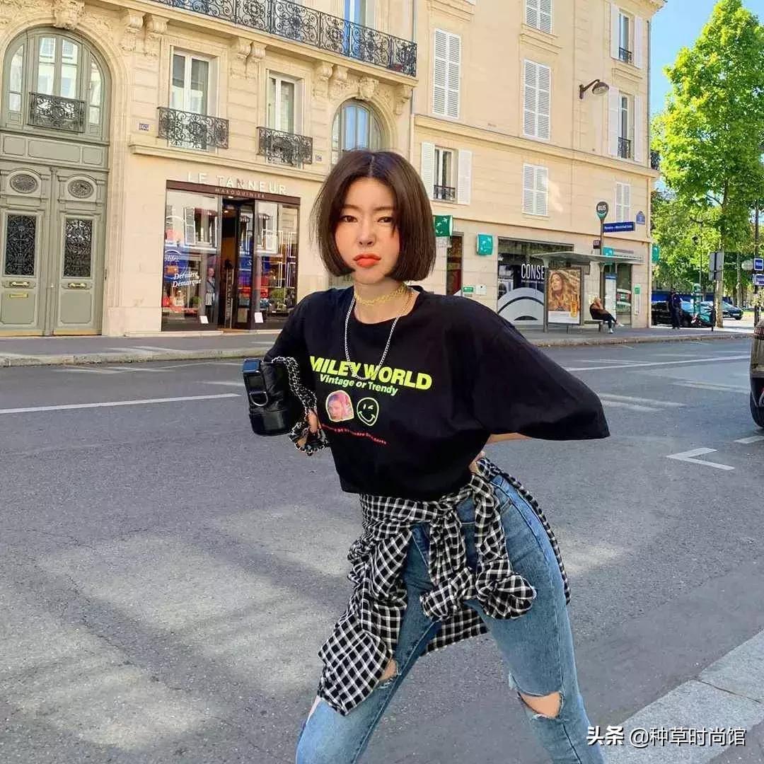 人手一件的卫衣怎么穿才时髦高级,女孩穿什么颜色卫衣洋气