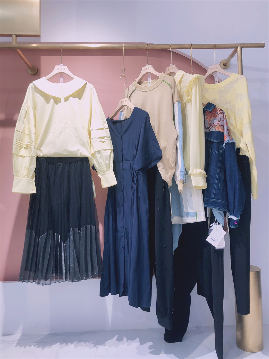 韩国女装威海服装店,威海韩国女装批发市场