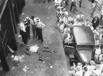 十年时间，从千亿身价到举枪自饮，他做空了自己