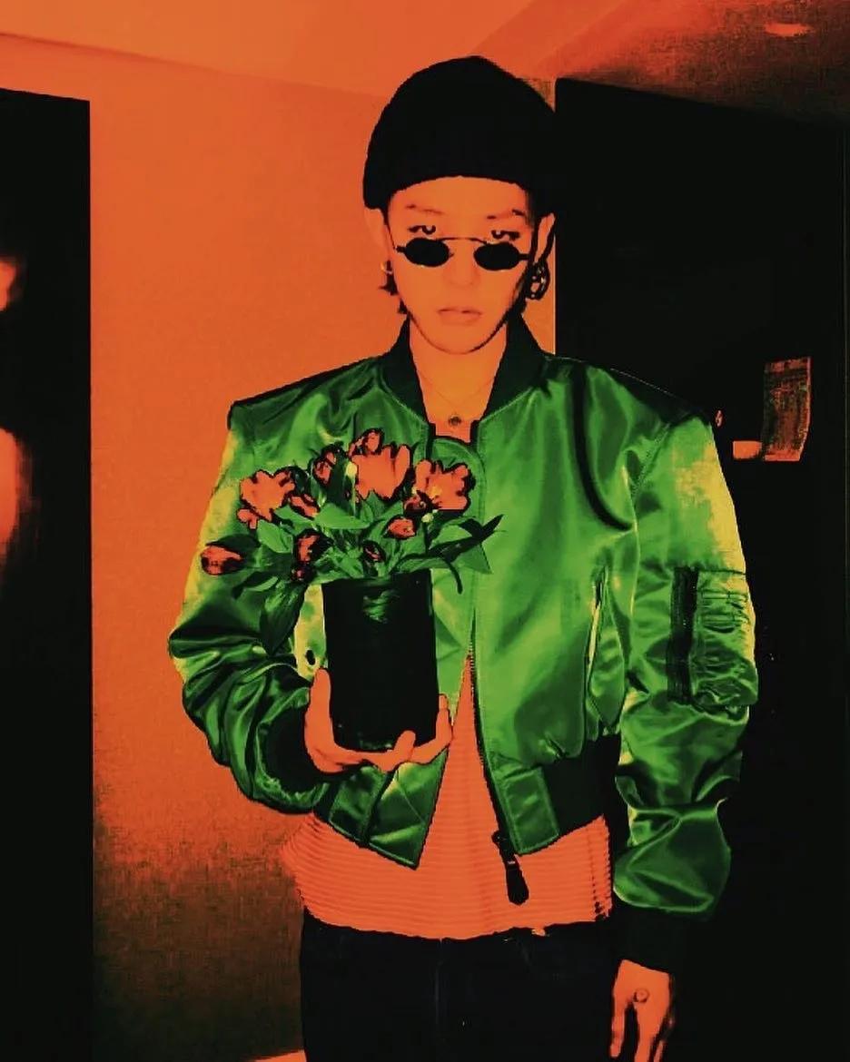 易烊千玺发型权志龙发型,权志龙易烊千玺红色