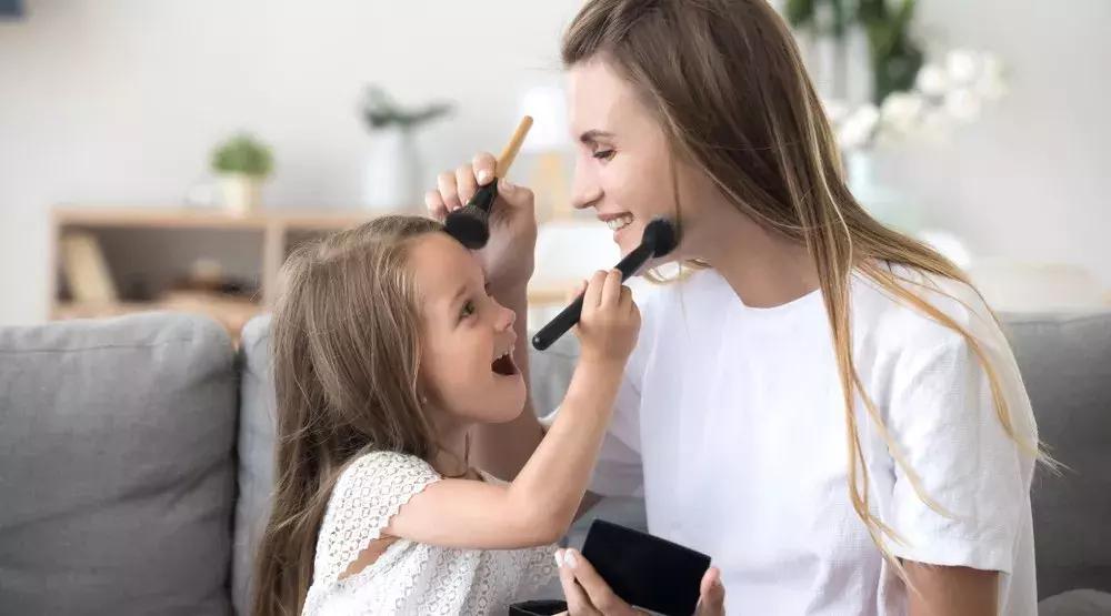 16岁孩子应该怎样刮胡子,小孩子用刮胡刀刮胡子要注意什么