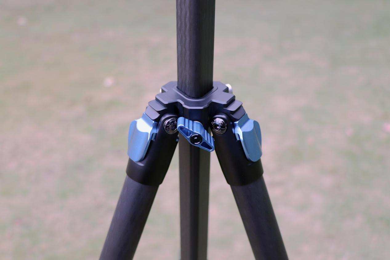 思锐稳定型三脚架套装,思锐迷你三脚架测评