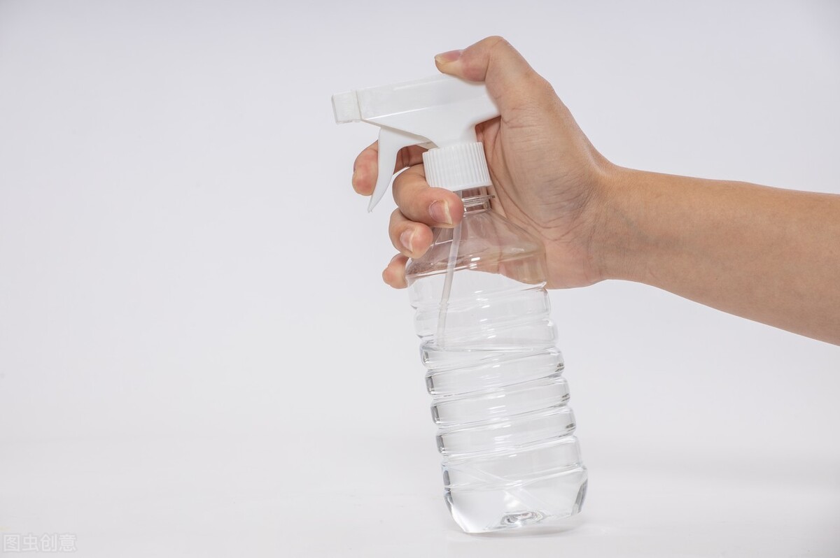 盐加纯净水可以做消毒水原理,用盐就能做的消毒水