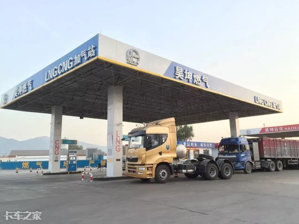 国六lng车价格,国六lng牵引车费气