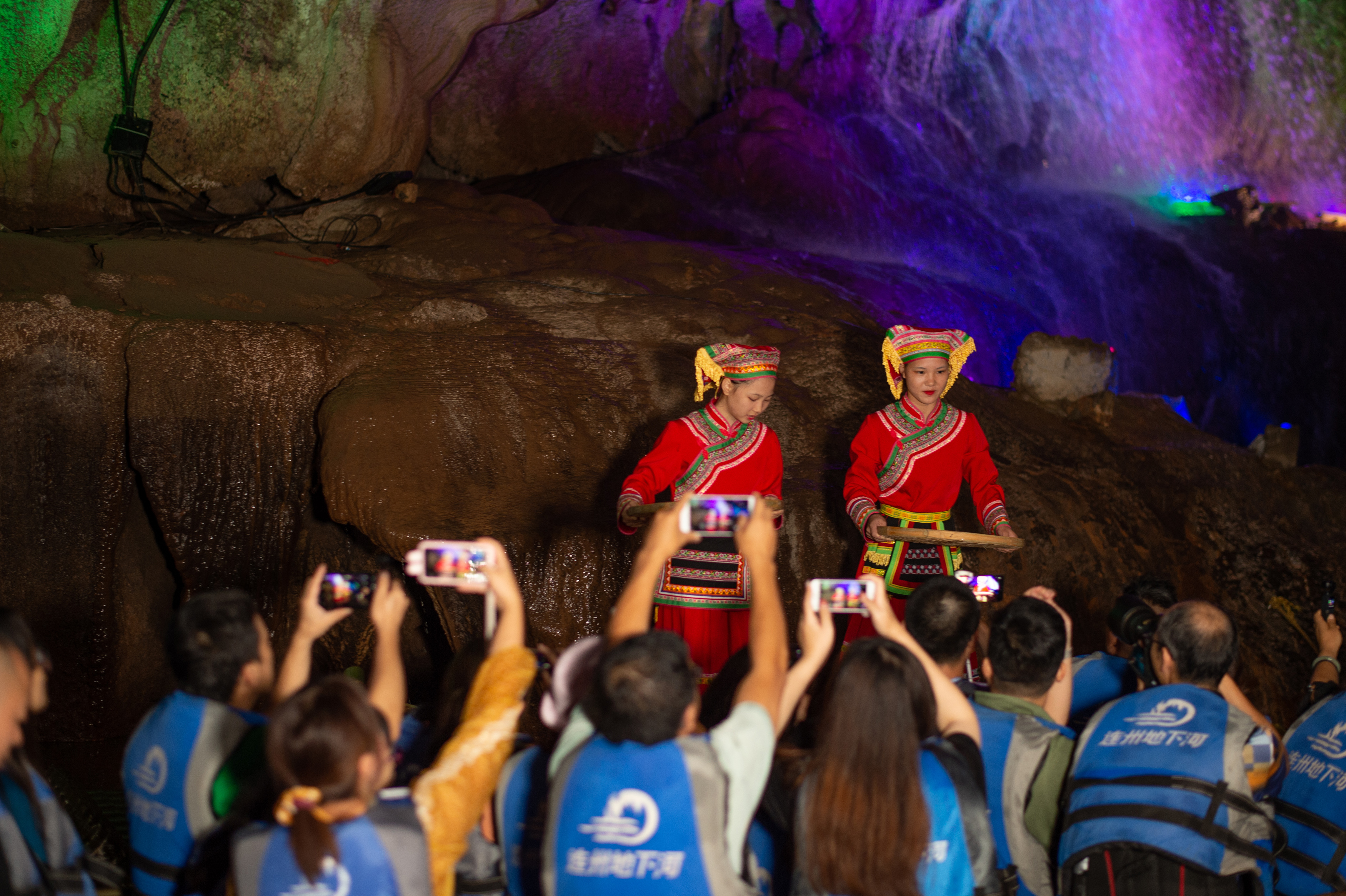 连州地下河万人尝水晶梨，2019年度不能错过的暗河佳境，汁多甜梨