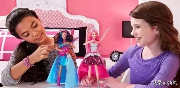 关晓彤黑色芭比造型,关晓彤专属芭比娃娃