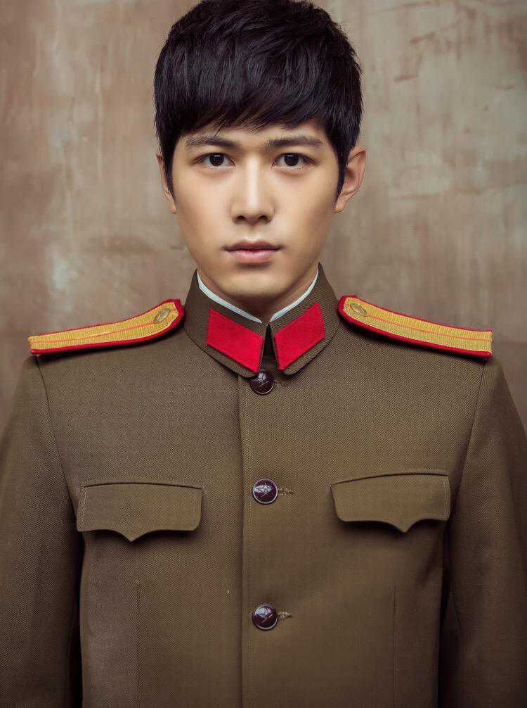 陈学冬车祸腿部受伤,陈学冬脖子扭伤视频