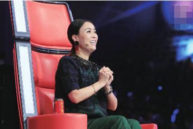 那英当众踢人视频曝光,那英被踢人引热议