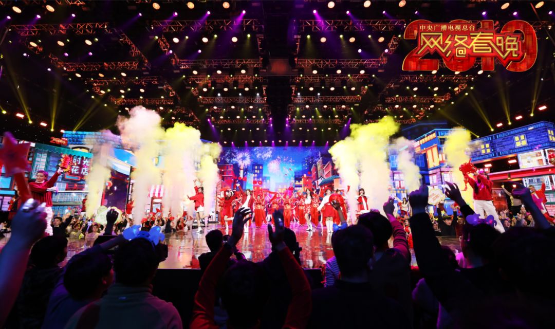 央视春晚温情与科技共融,央视春晚展现中国创新发展