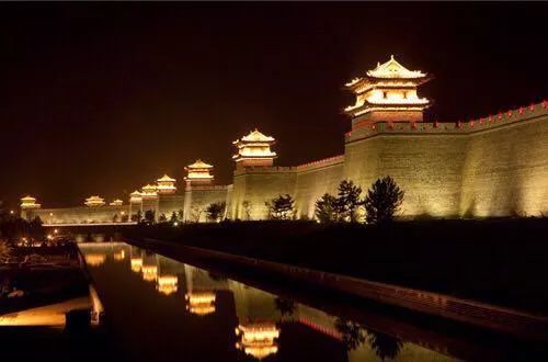 一座神人共栖的“煤都”