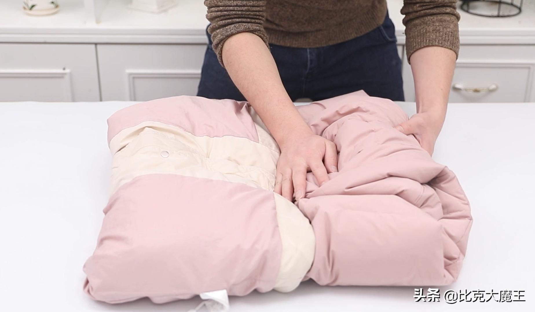 厚衣服怎么叠比较省空间,怎么叠厚衣服省空间行李箱