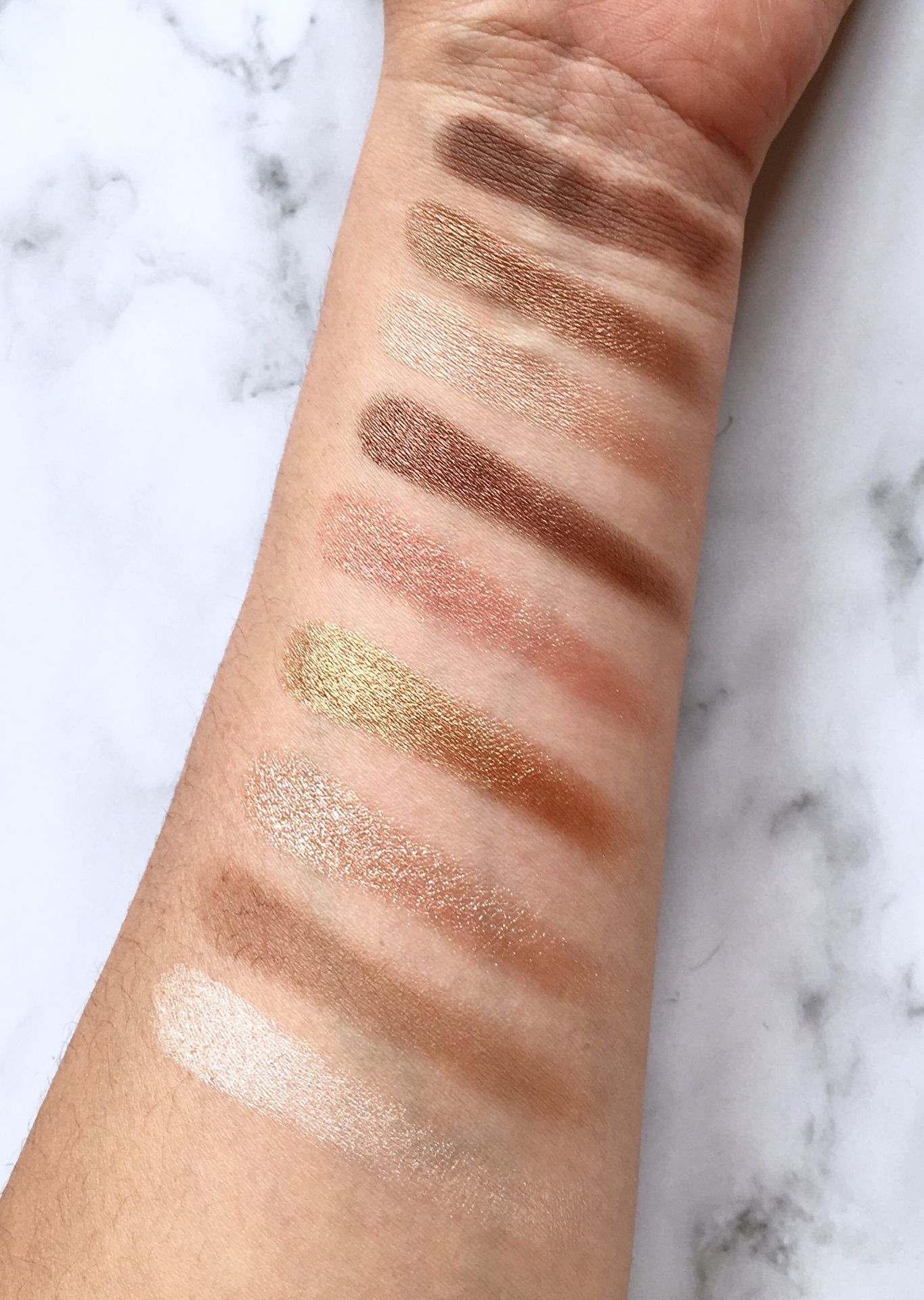 选眼影盘冷白皮,推荐一款好用的眼影盘