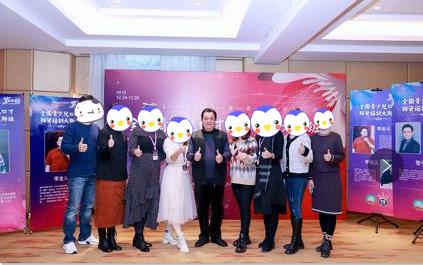 李金斗被敲诈视频,给李金斗洗脚的李金斗