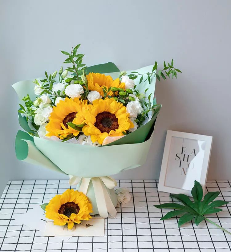 以香槟玫瑰为主的韩式花束,清新柔和治愈系韩式花束