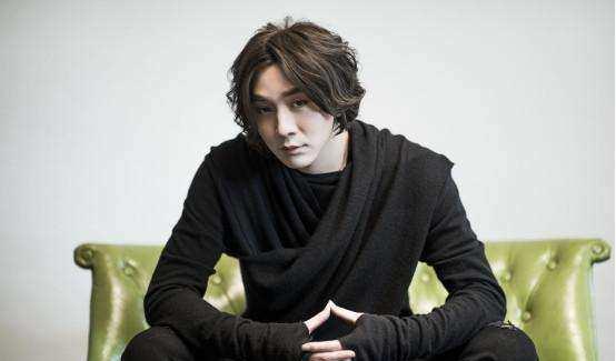 张大仙玩露娜世冠皮肤,张大仙体验露娜传说皮肤