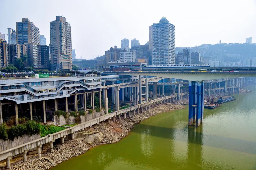 我们用25张图，去拆开8.2402万平方公里的重庆