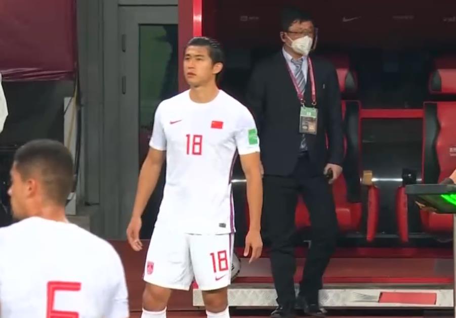 国足七比零被淘汰,国足多人失误