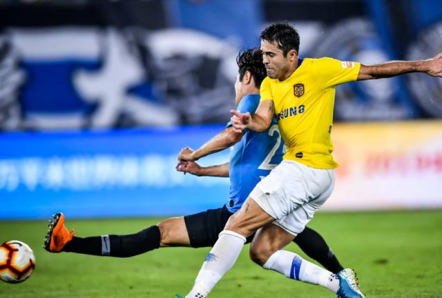 神仙打架！苏宁一方各轰2球，各收1张红牌，握手言和