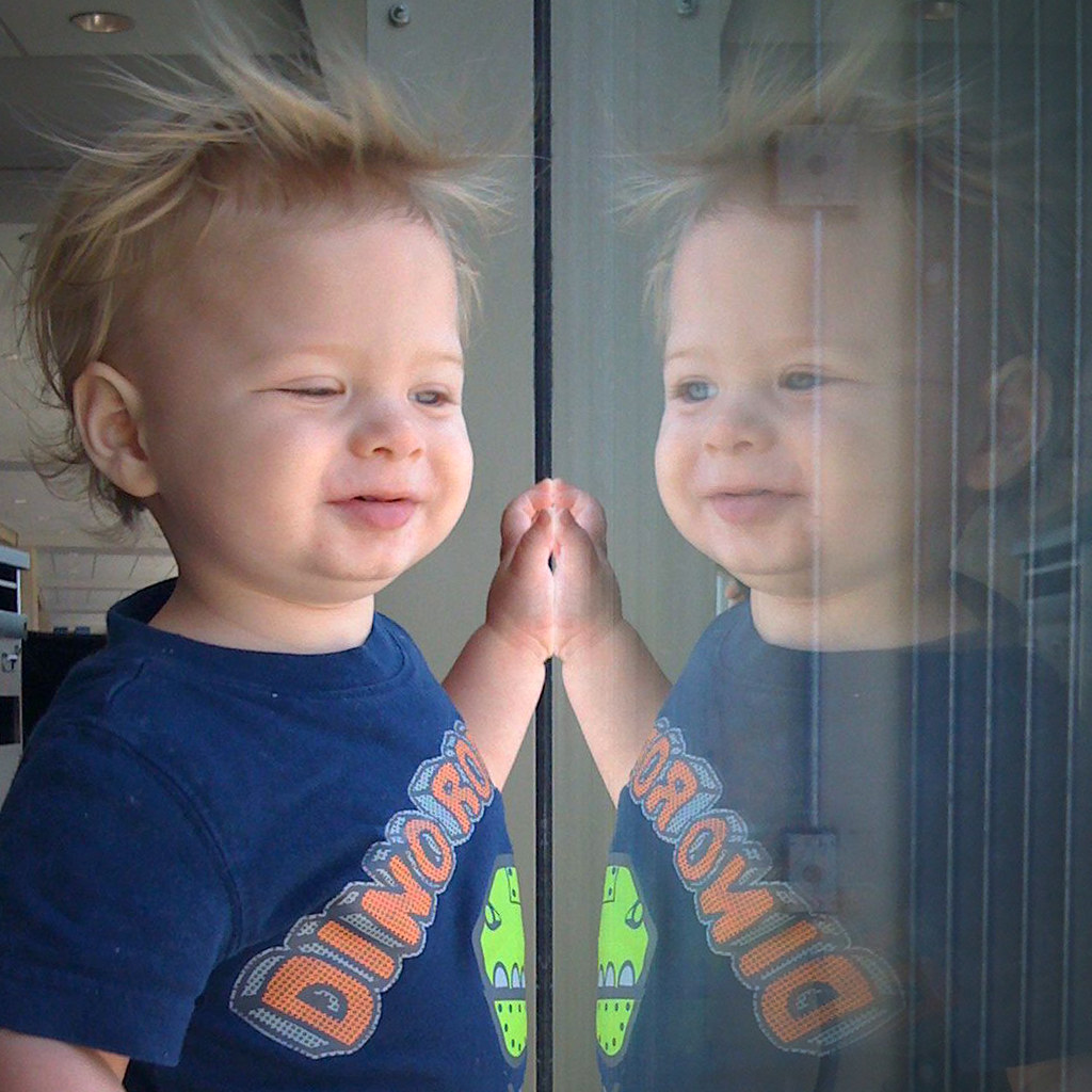 详细说一下连续30天对镜子说你是谁结果发生怪异事件的看法