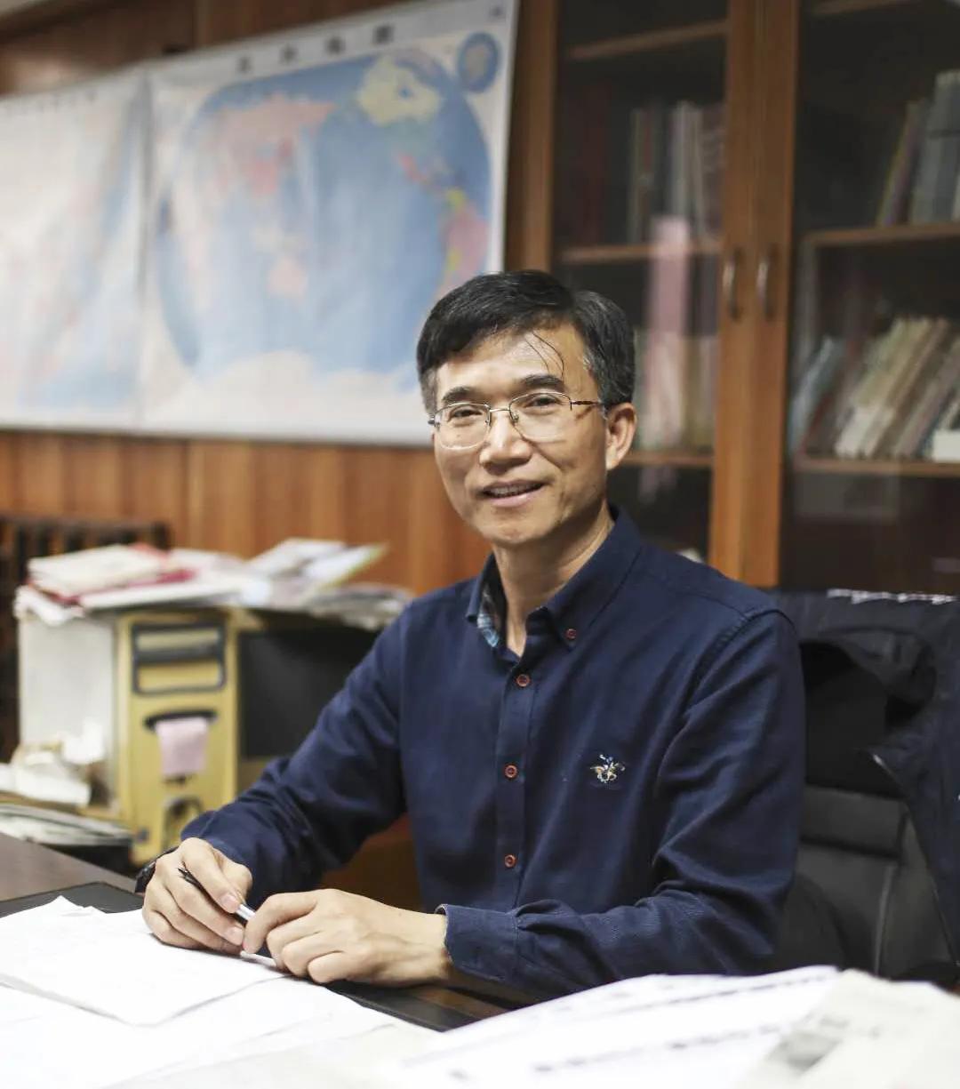 为你读诗叶小纲,为你读诗步入丛林