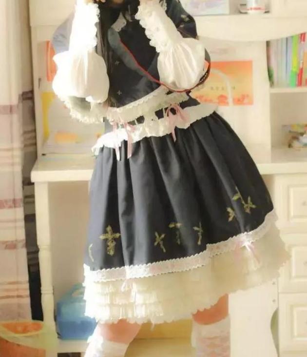 一条裙子卖到十几万,一条裙子卖800多万