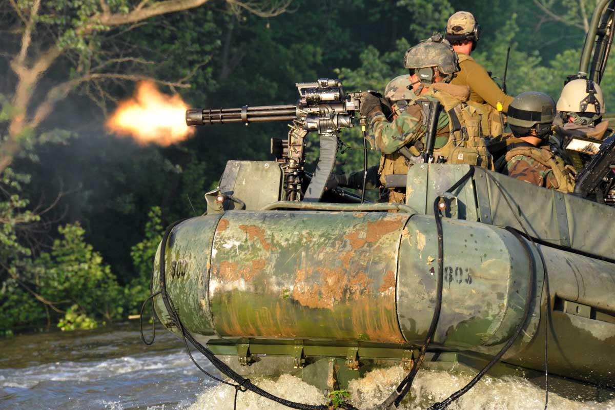 m134加特林机枪单兵手持式,m134加特林速射机枪各种介绍